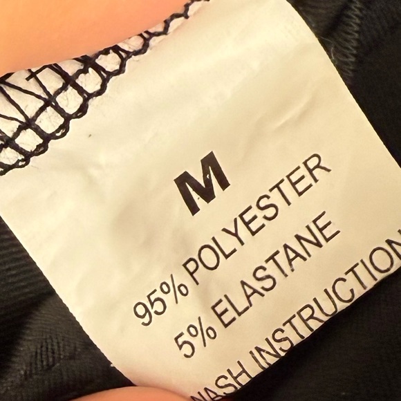 Simple black top - Picture 7 of 9